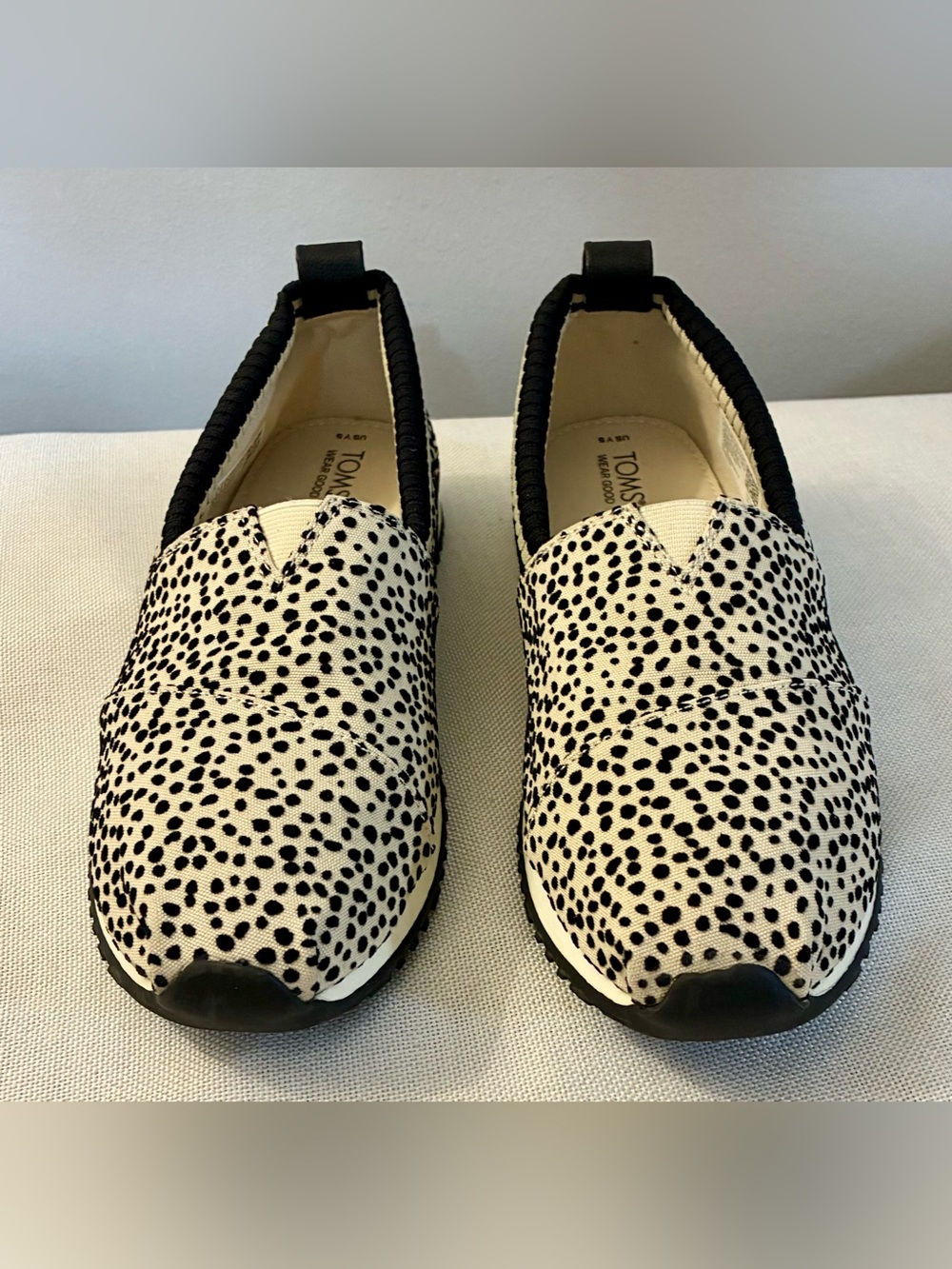 Toms Youth size 5 Kids Slip-On shoes Beige with Black Spots